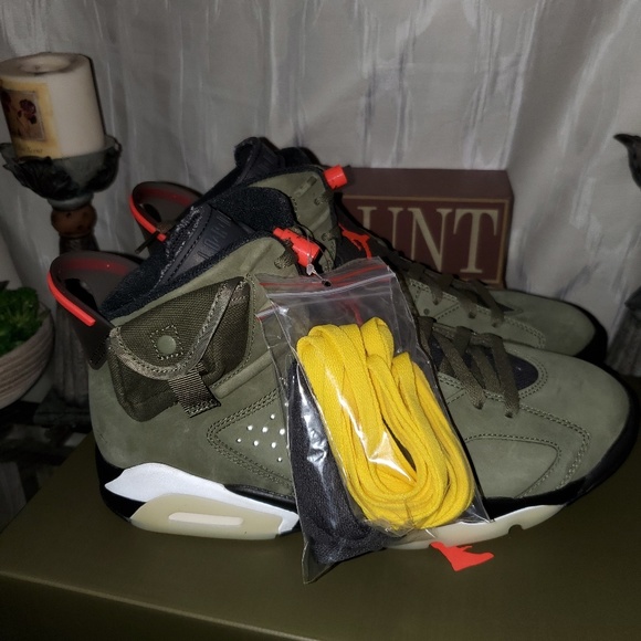 Travis Scott Air Jordan Retro 6 - Picture 2 of 8